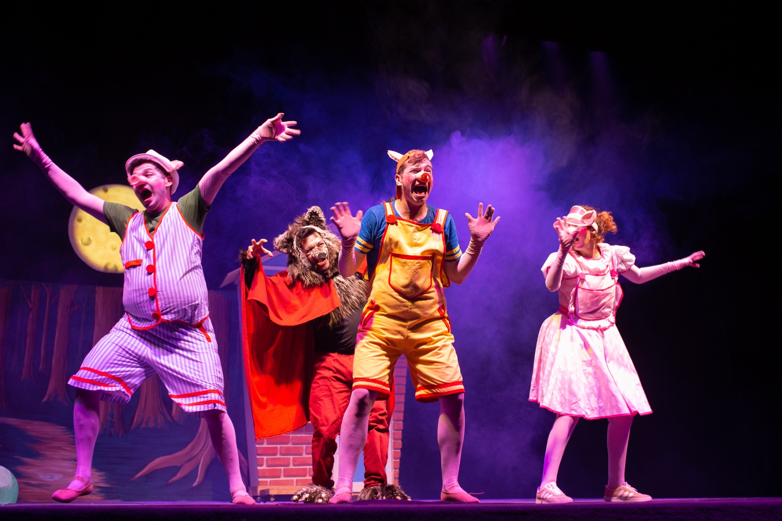 No dia 27 de maio, “Os Três Porquinhos e o Lobo” ganha nova versão em Rio Preto no palco do Teatro Paulo Moura.