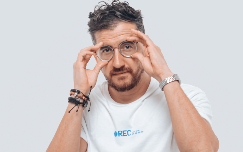 Humorista Afonso Padilha se apresenta em Rio Preto no dia 04 de outubro, às 18h, com o show “Como Nossos Pais”, no Teatro Municipal Paulo Moura.