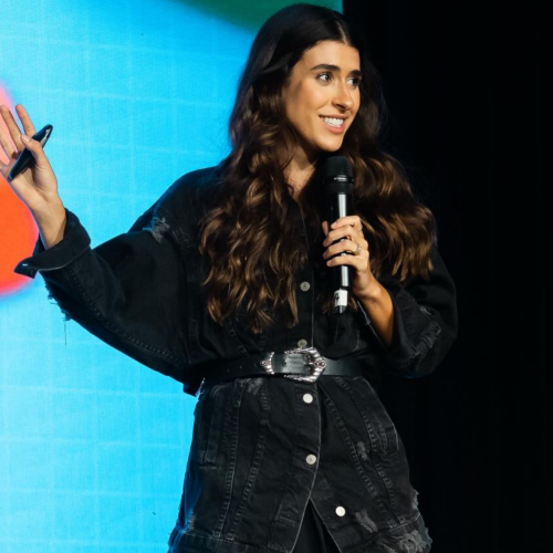 Luana Zucoloto se apresenta no Teatro Paulo Moura, em Rio Preto, no dia 10 de outubro, com  “Esse Show Poderia Ser um E-mail”