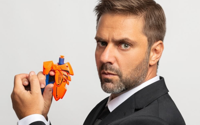 O humorista Fábio Rabin volta a São José do Rio Preto no dia 12 de setembro, às 20h, para apresentar seu novo espetáculo no Teatro Municipal Paulo Moura.