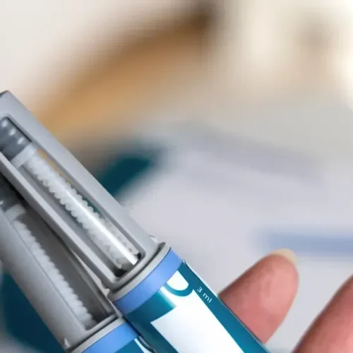 “Magras e com o cabelo caindo”: uso de canetas emagrecedoras muda rotina de tratamento capilar