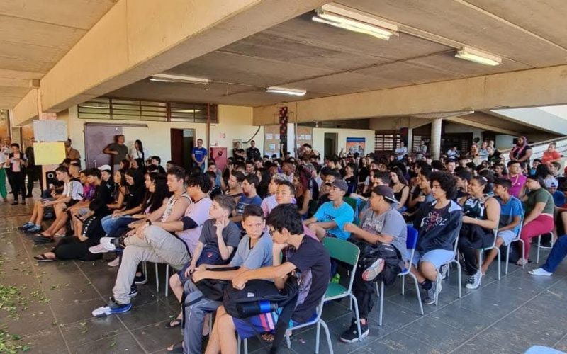 Escola zera vandalismo e ganha 150 alunos após mudança dentro da sala de aula em Rio Preto