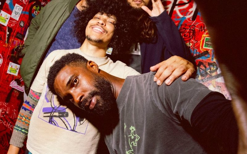 Boogarins homenageia Clube da Esquina no dia 16 de abril, no palco do Sesc Rio Preto.